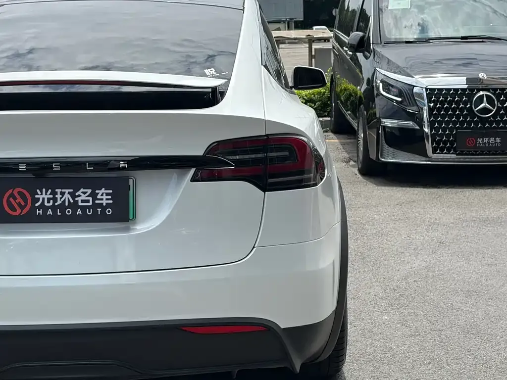 Tesla Model X — фото 3