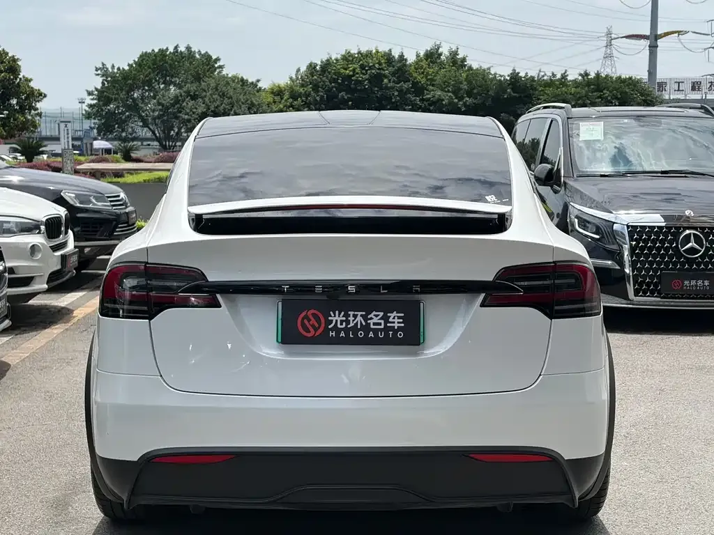 Tesla Model X — фото 9