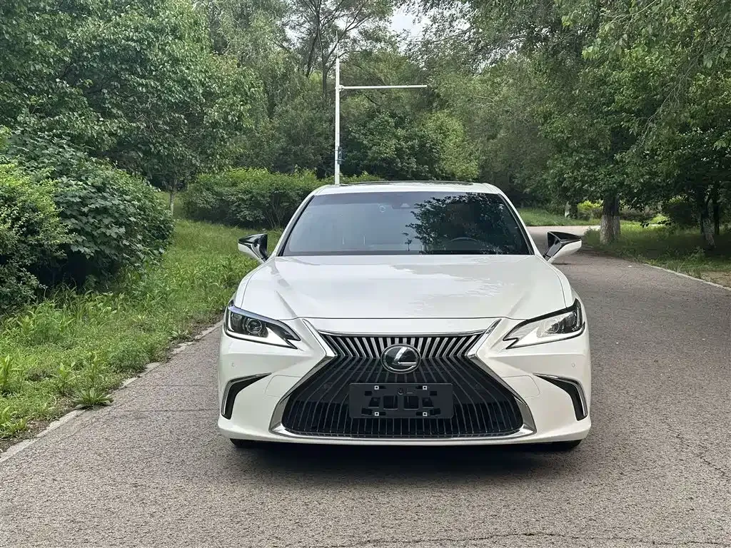 Lexus ES — фото 8