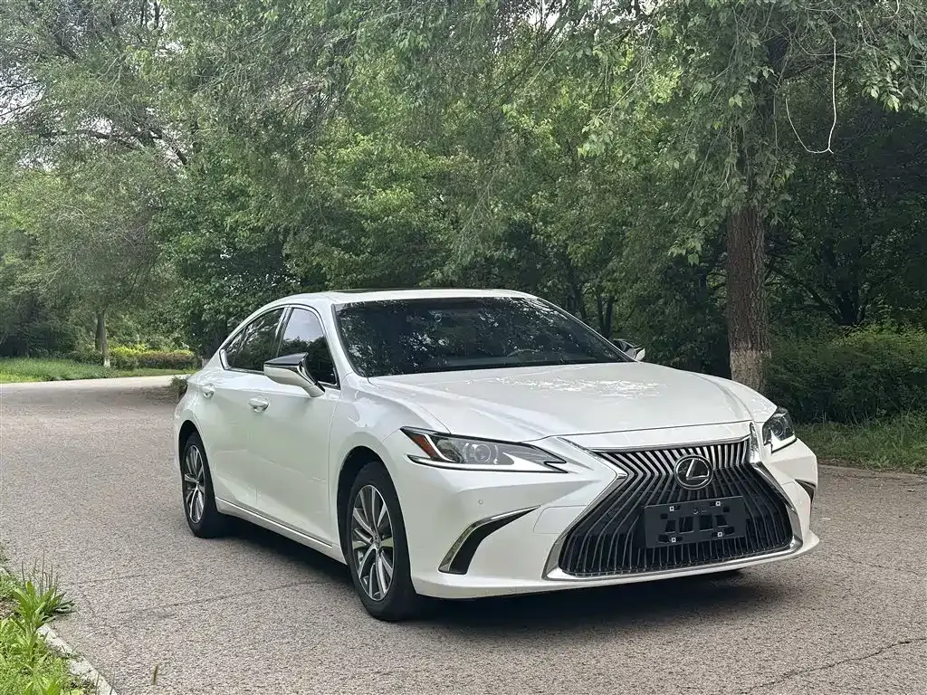 Lexus ES — фото 9
