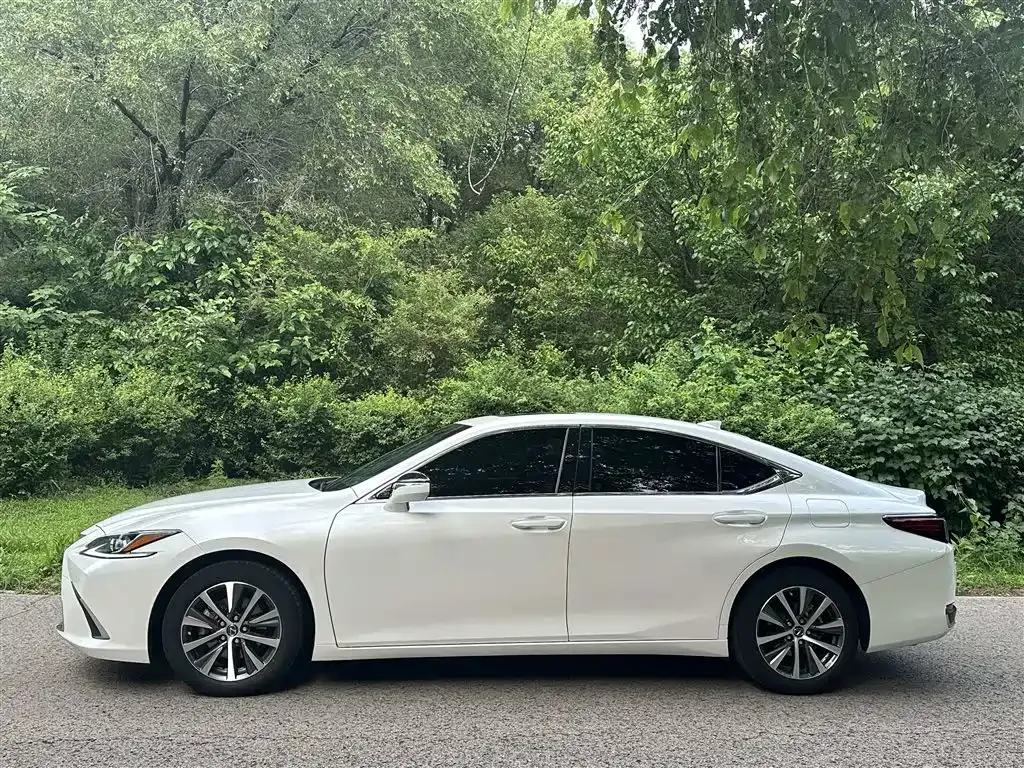 Lexus ES — фото 7