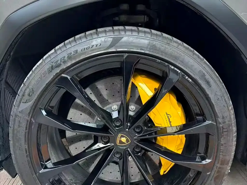 Lamborghini Urus — фото 6