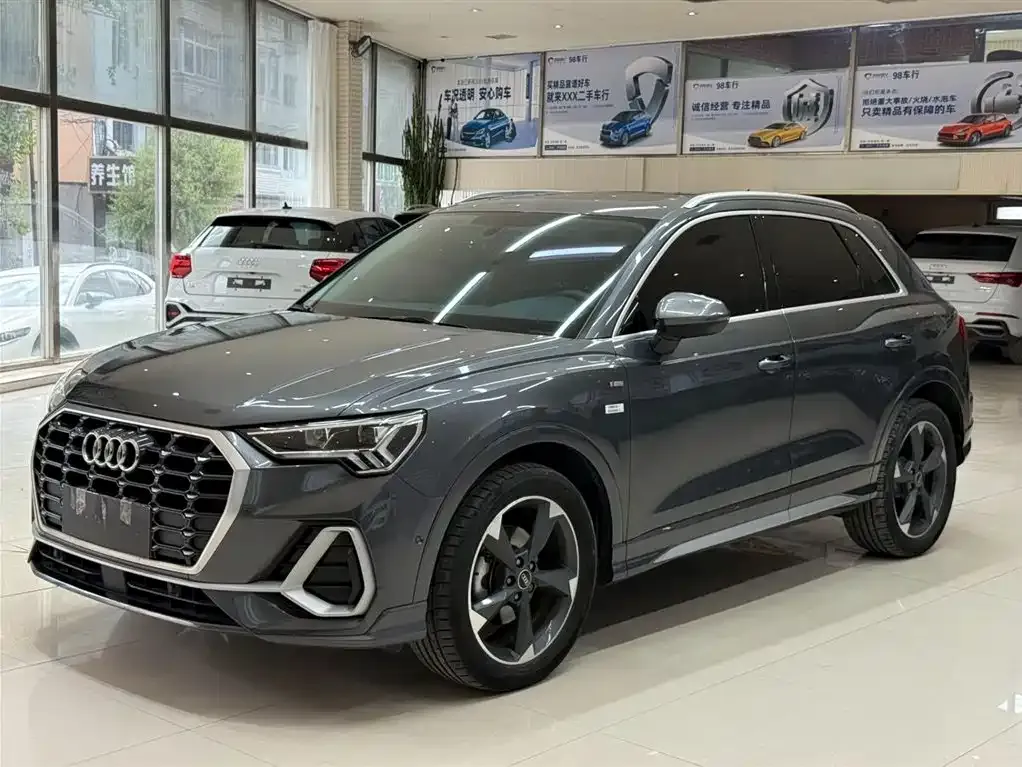Audi Q3 — фото 1