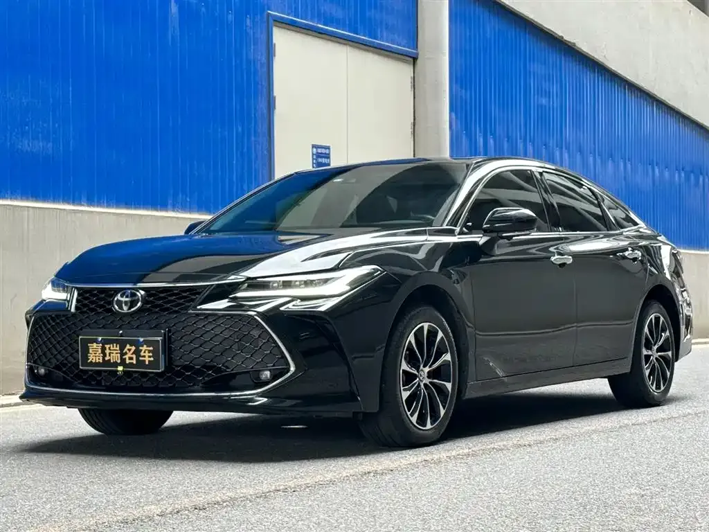 Toyota Avalon — фото 1