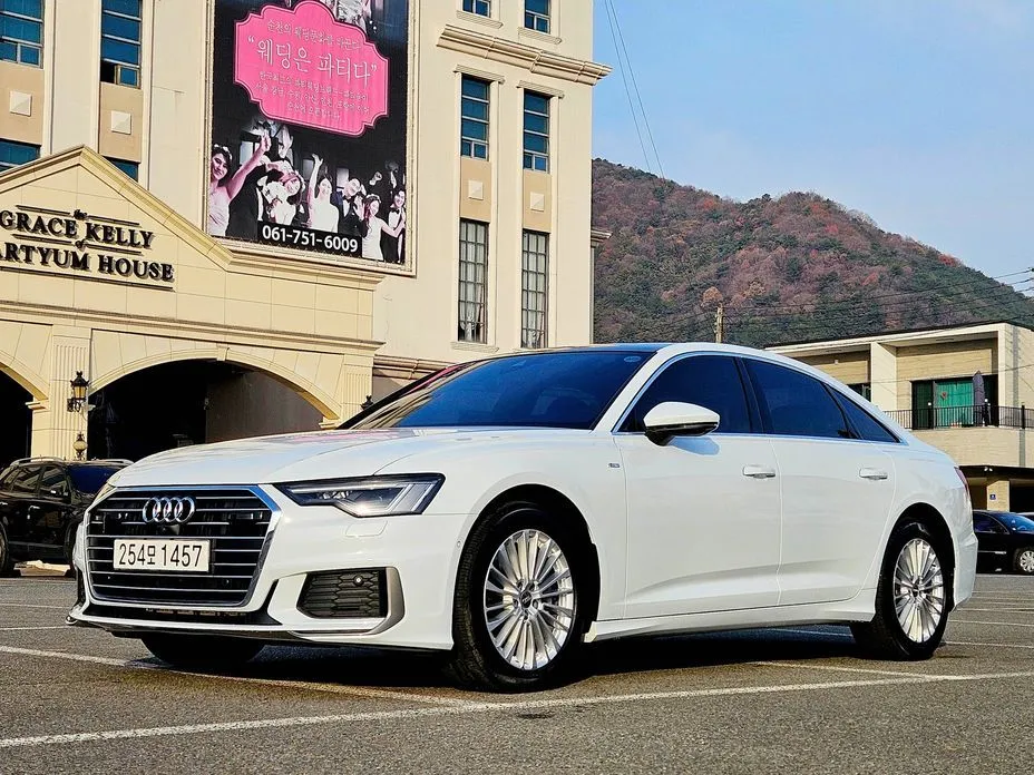 Audi A6 — фото 1