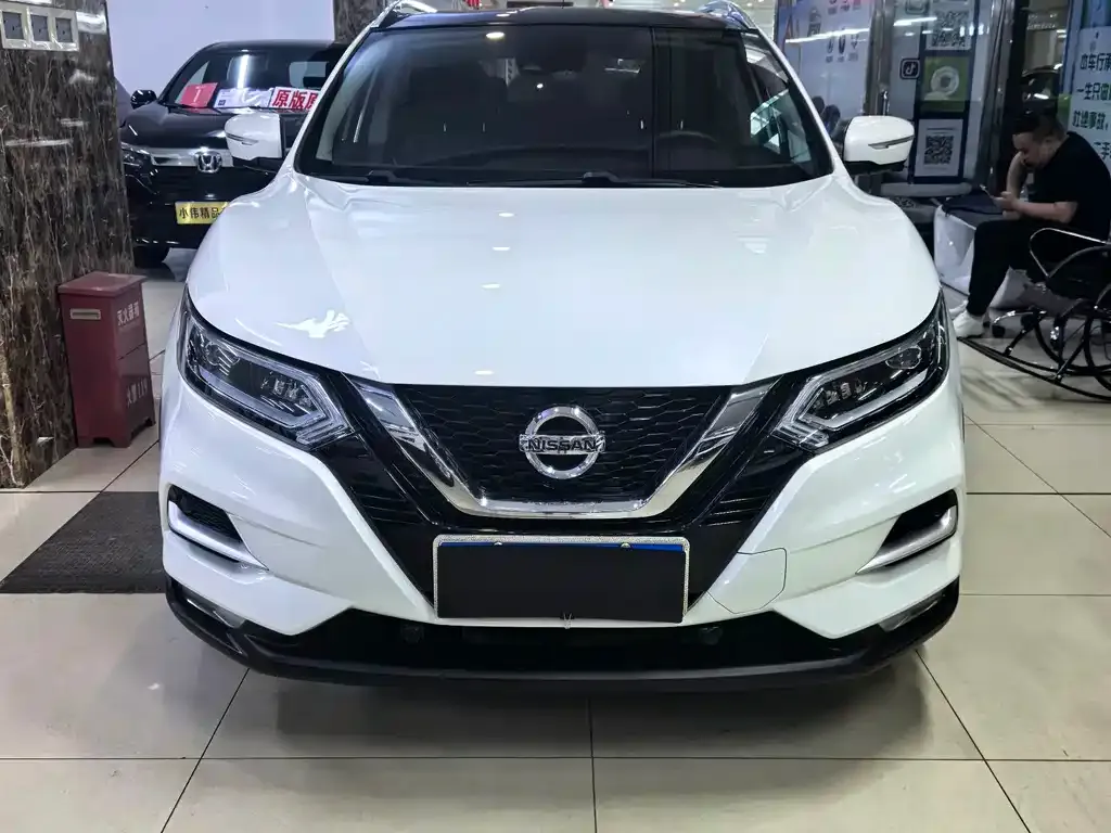 Nissan Qashqai — фото 1
