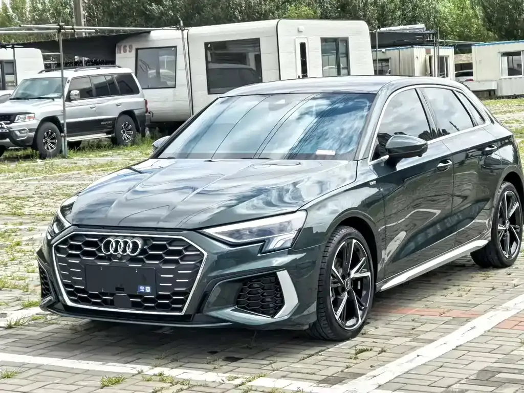 Audi A3 — фото 1