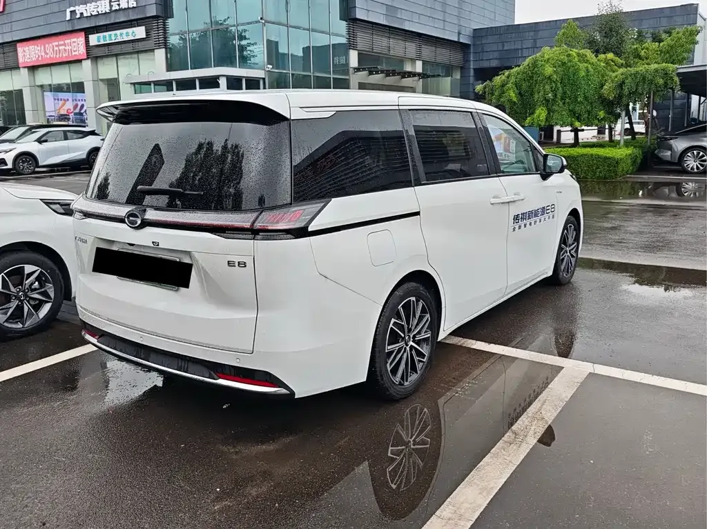 GAC Motor 传祺E8 PHEV — фото 4
