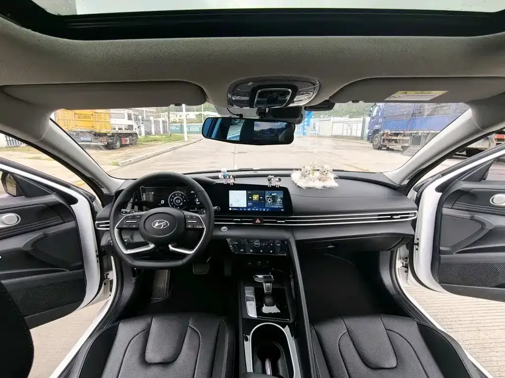 Hyundai Elantra 2023 из CN, фото 5
