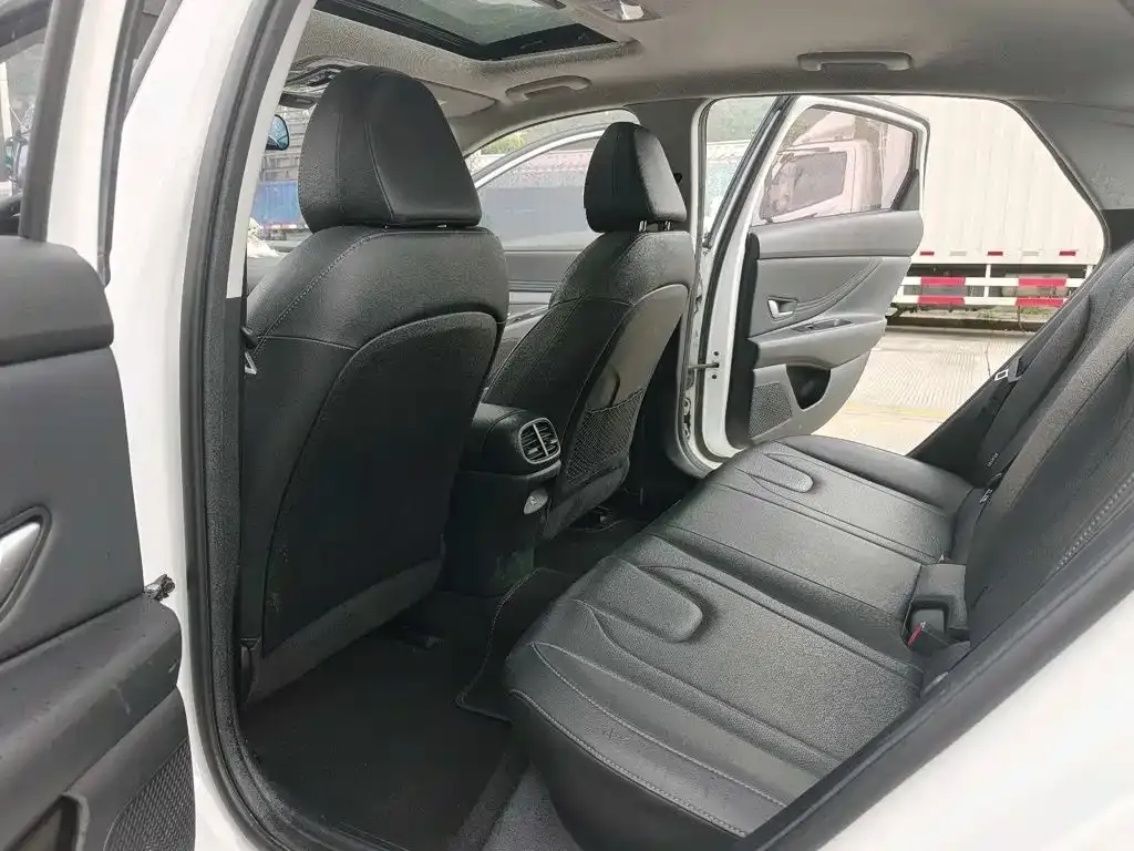 Hyundai Elantra 2023 из CN, фото 4