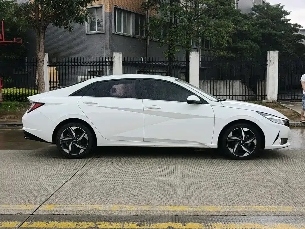 Hyundai Elantra 2023 из CN, фото 8