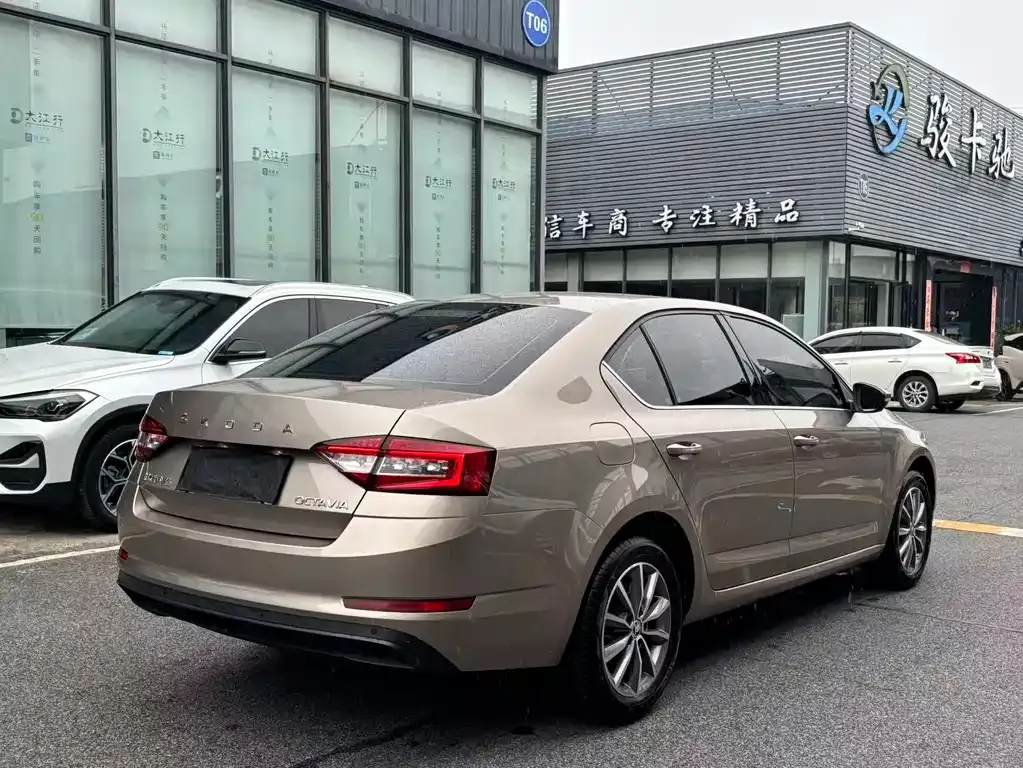 Skoda Octavia — фото 8