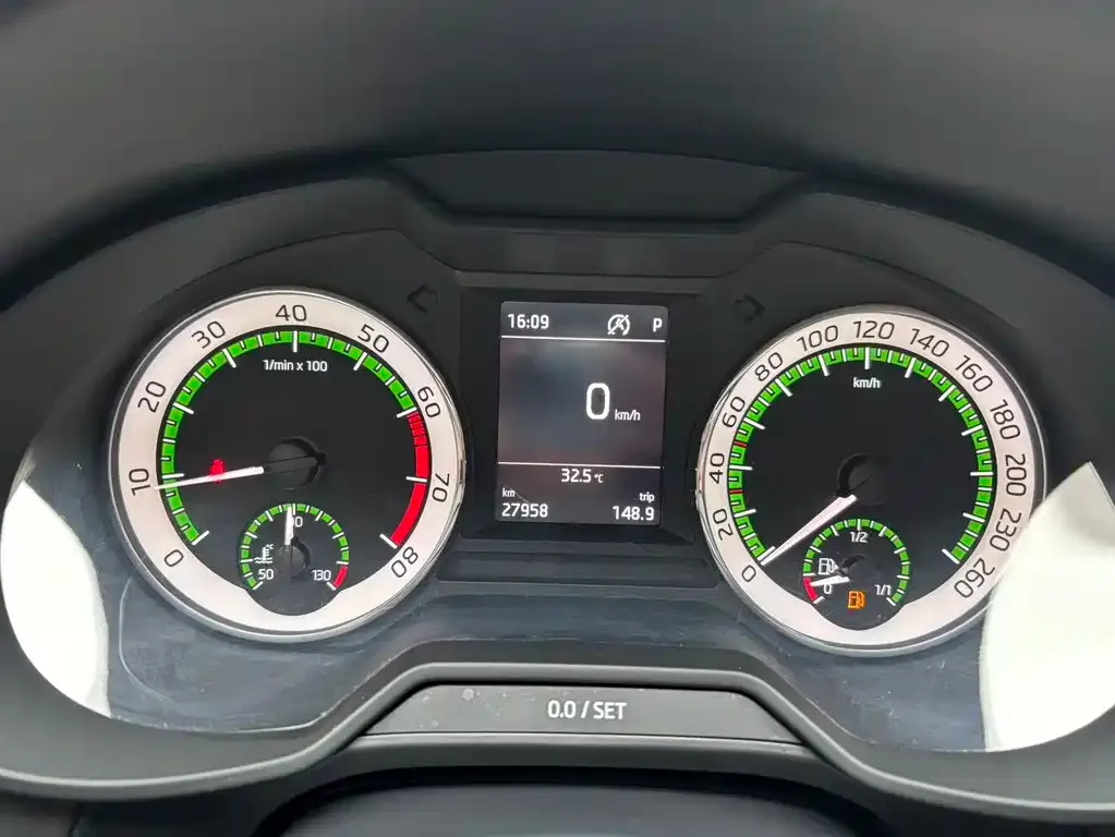 Skoda Octavia — фото 2