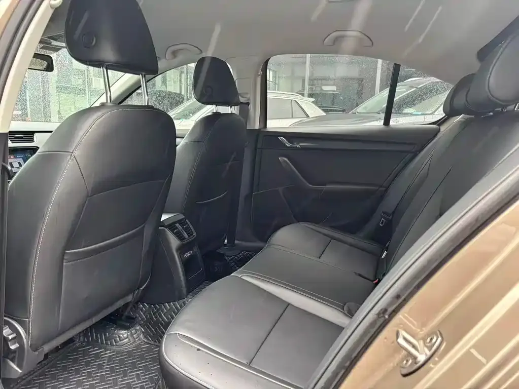 Skoda Octavia — фото 3