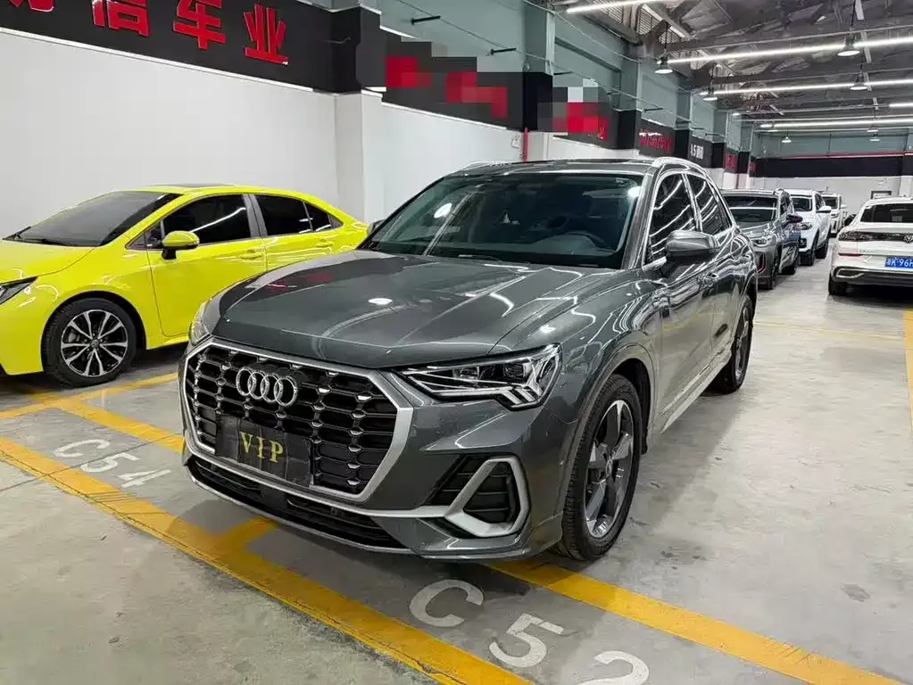 Audi Q3 — фото 1