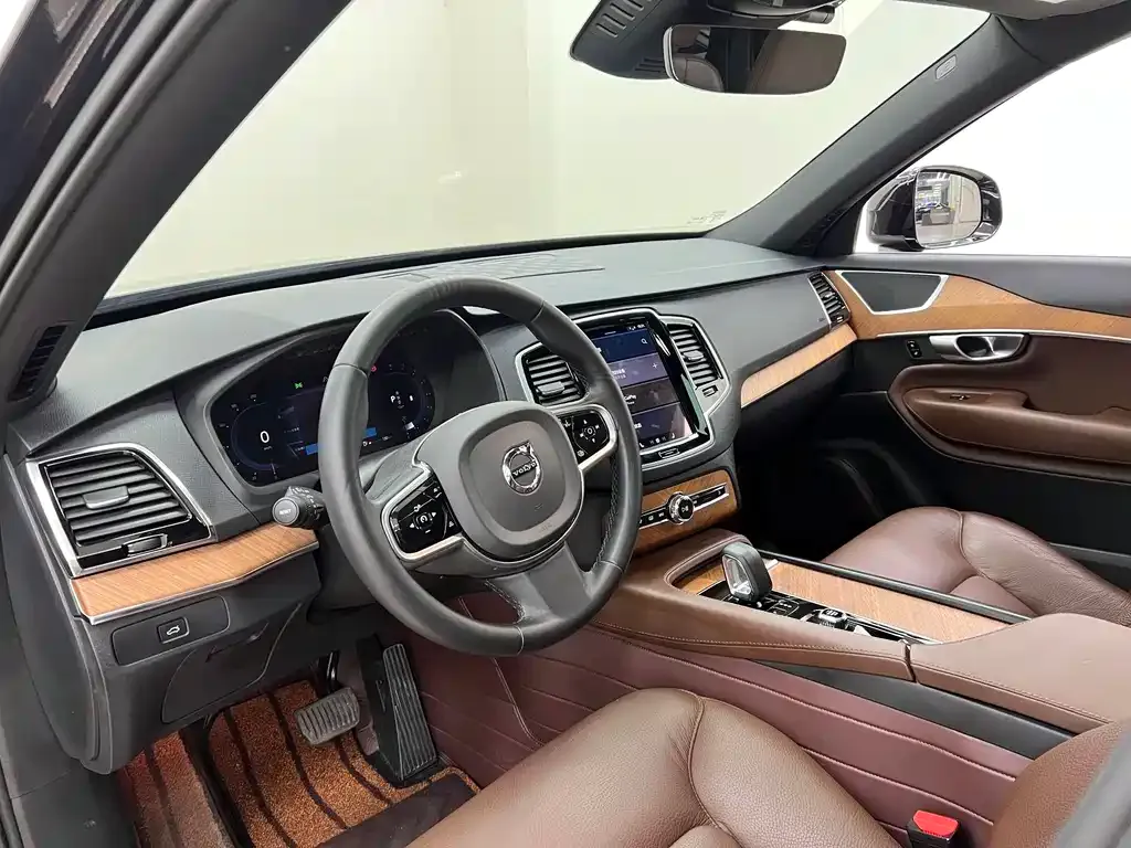 Volvo XC90 — фото 10