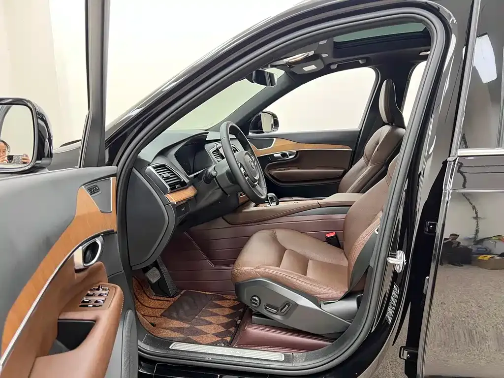 Volvo XC90 — фото 7