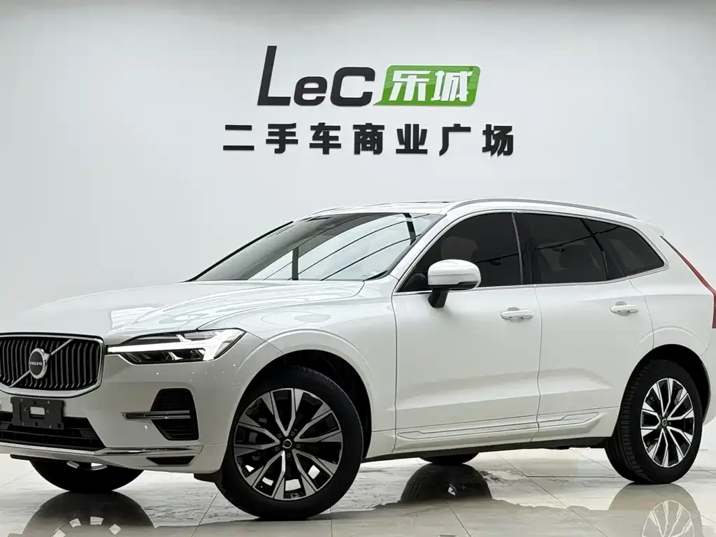 Volvo XC60 — фото 1
