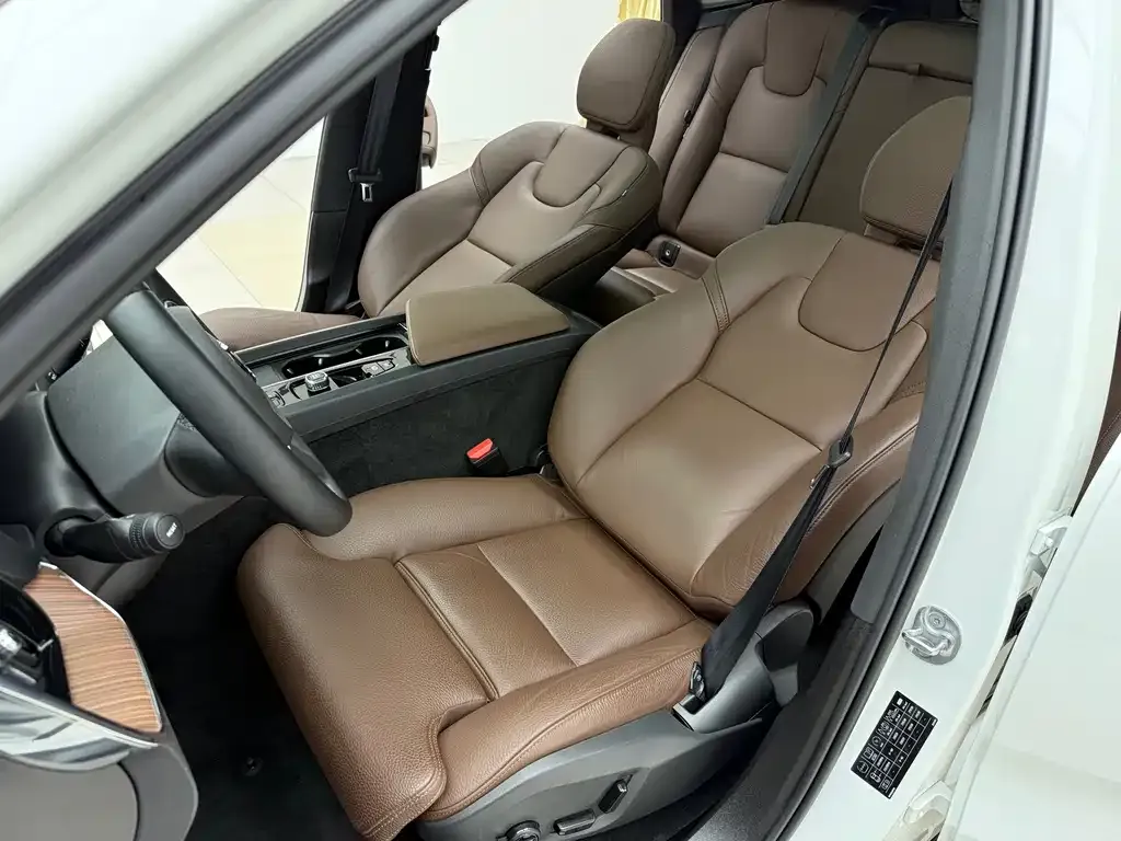 Volvo XC60 — фото 10