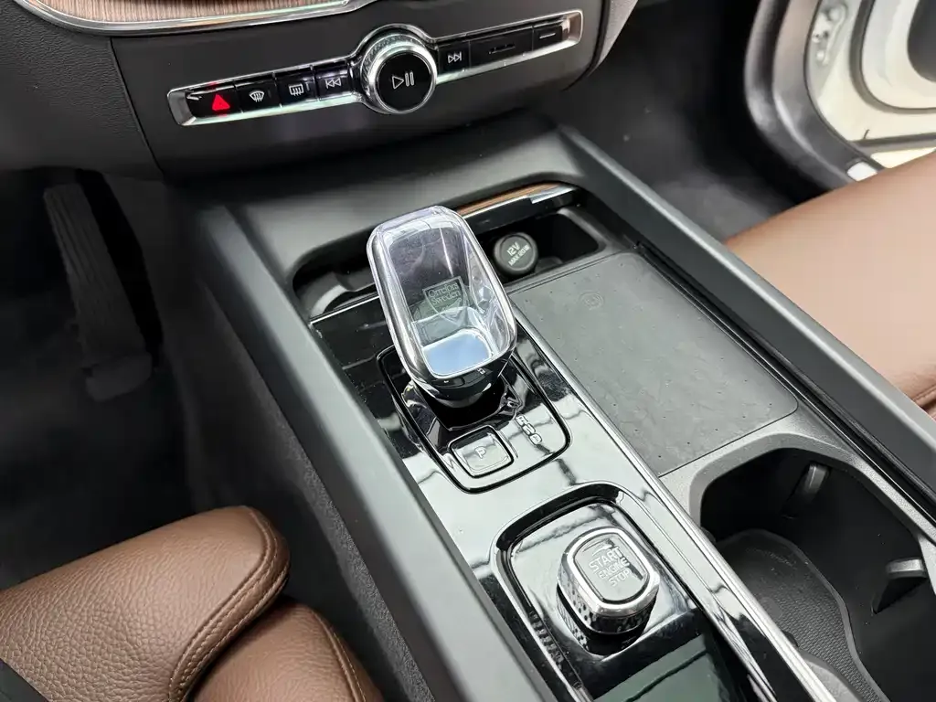 Volvo XC60 — фото 7