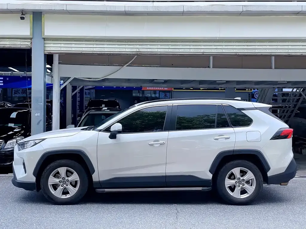 Toyota RAV4 2024 из CN, фото 6