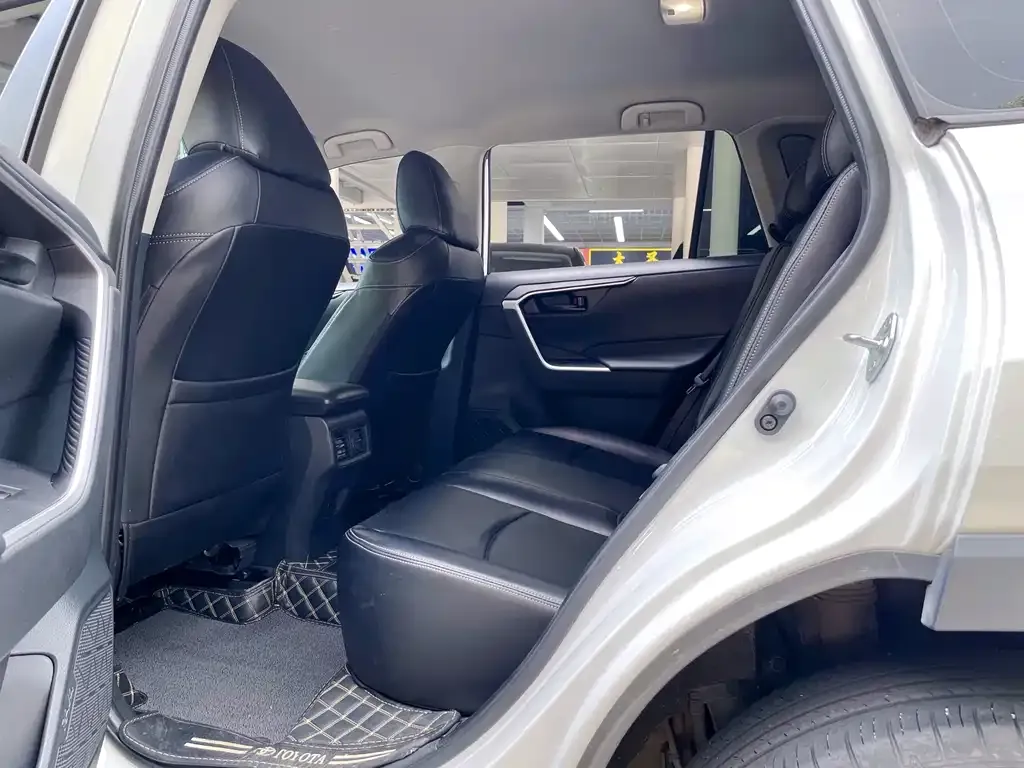 Toyota RAV4 2024 из CN, фото 4