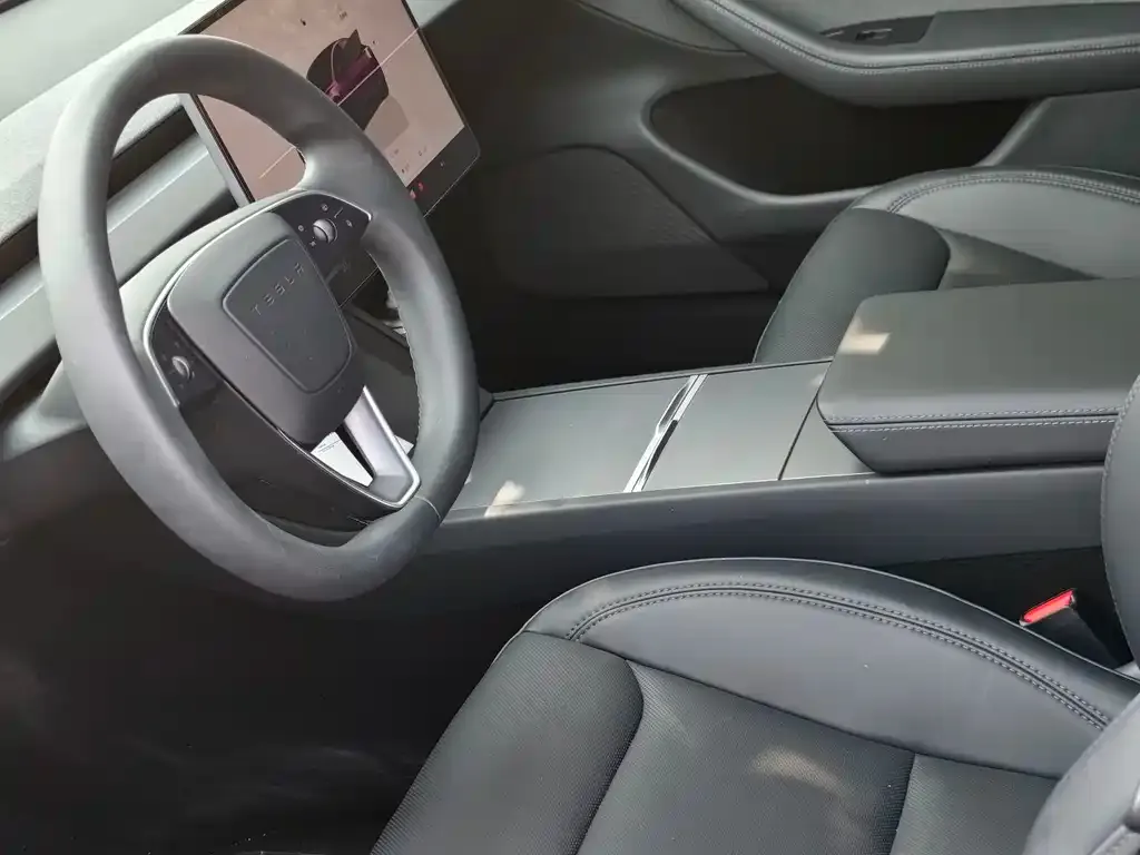 Tesla Model 3 — фото 7