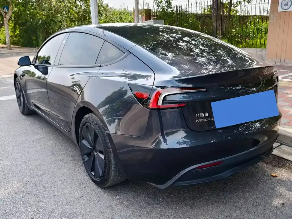 Tesla Model 3 — фото 4