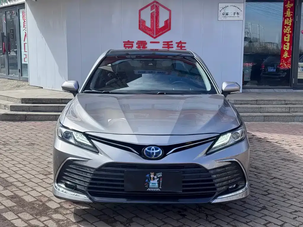 Toyota Camry — фото 5
