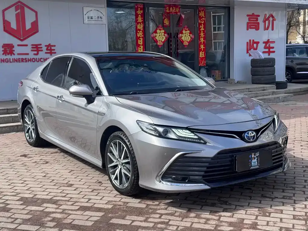 Toyota Camry — фото 4