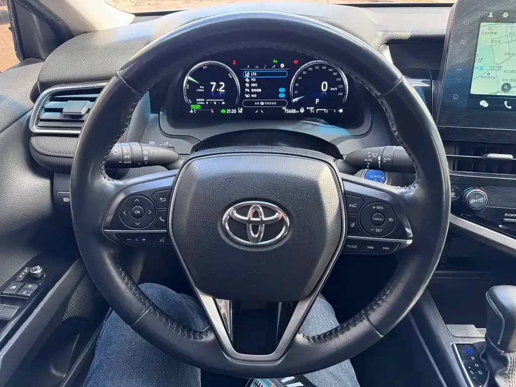 Toyota Camry — фото 6