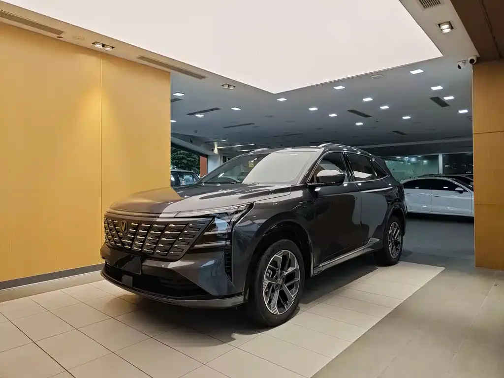Changan CS75PLUS — фото 1