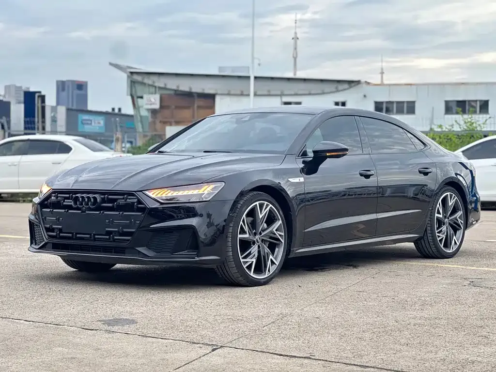 Audi A7L — фото 1