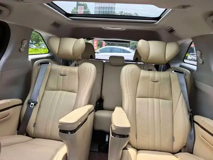 Toyota Granvia — фото 8