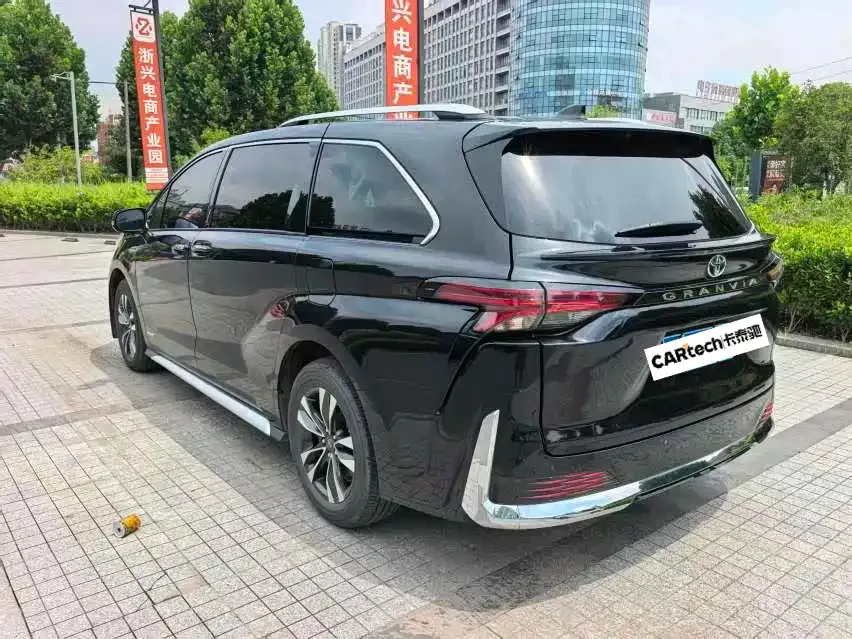 Toyota Granvia — фото 10