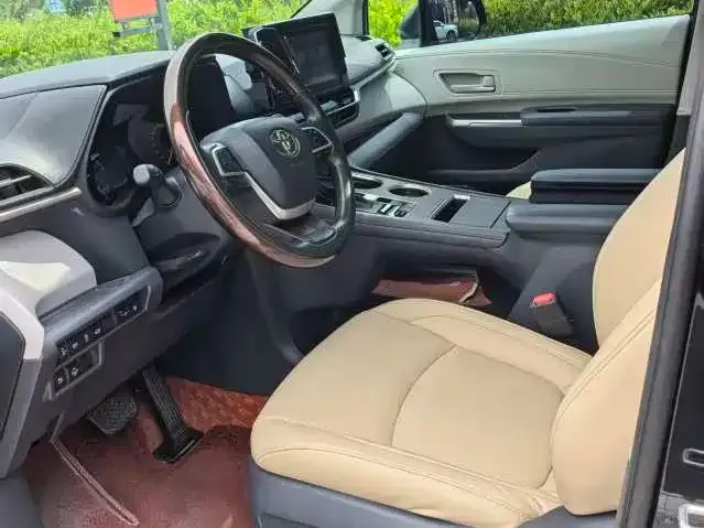 Toyota Granvia — фото 3