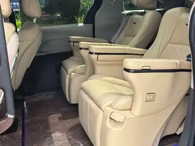 Toyota Granvia — фото 2