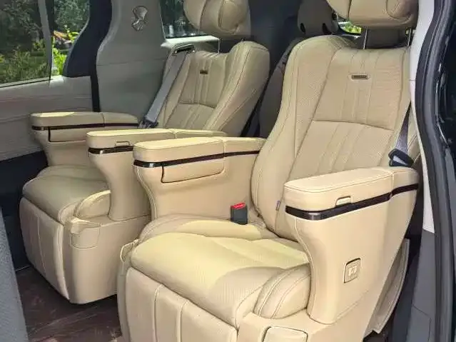 Toyota Granvia — фото 4