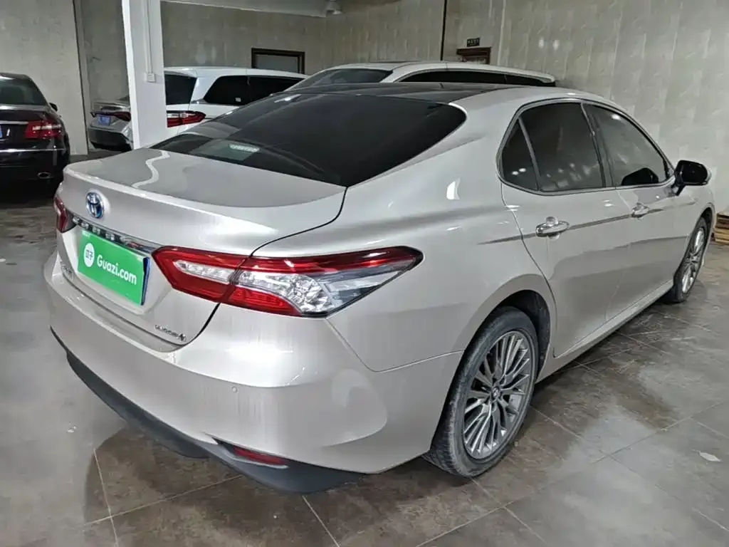 Toyota Camry — фото 10
