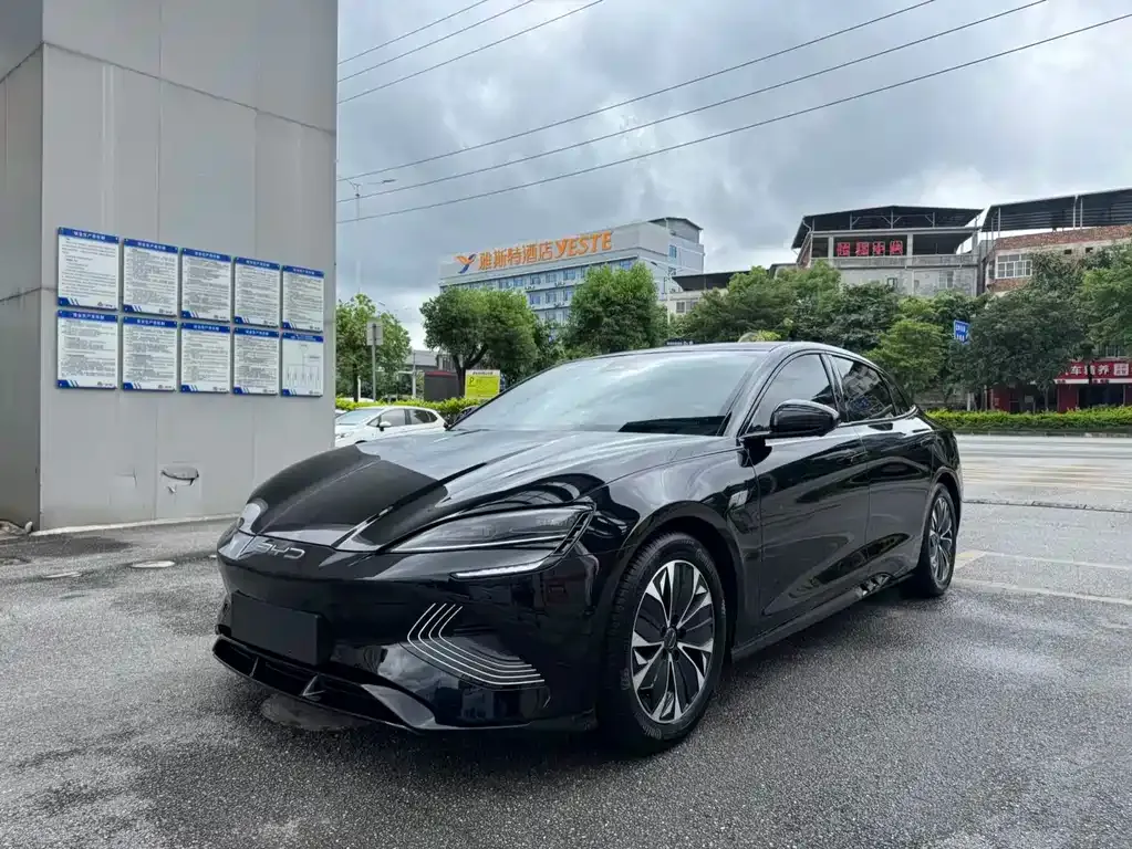 BYD Seal — фото 1