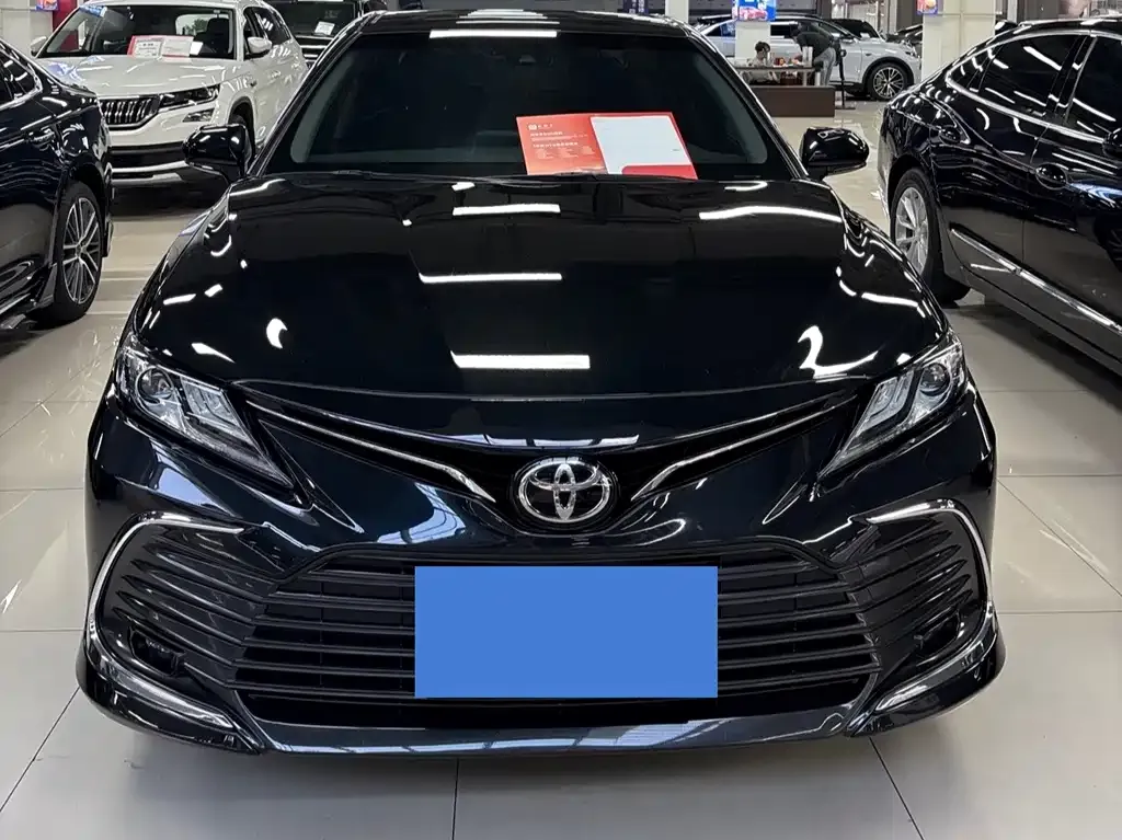Toyota Camry — фото 9