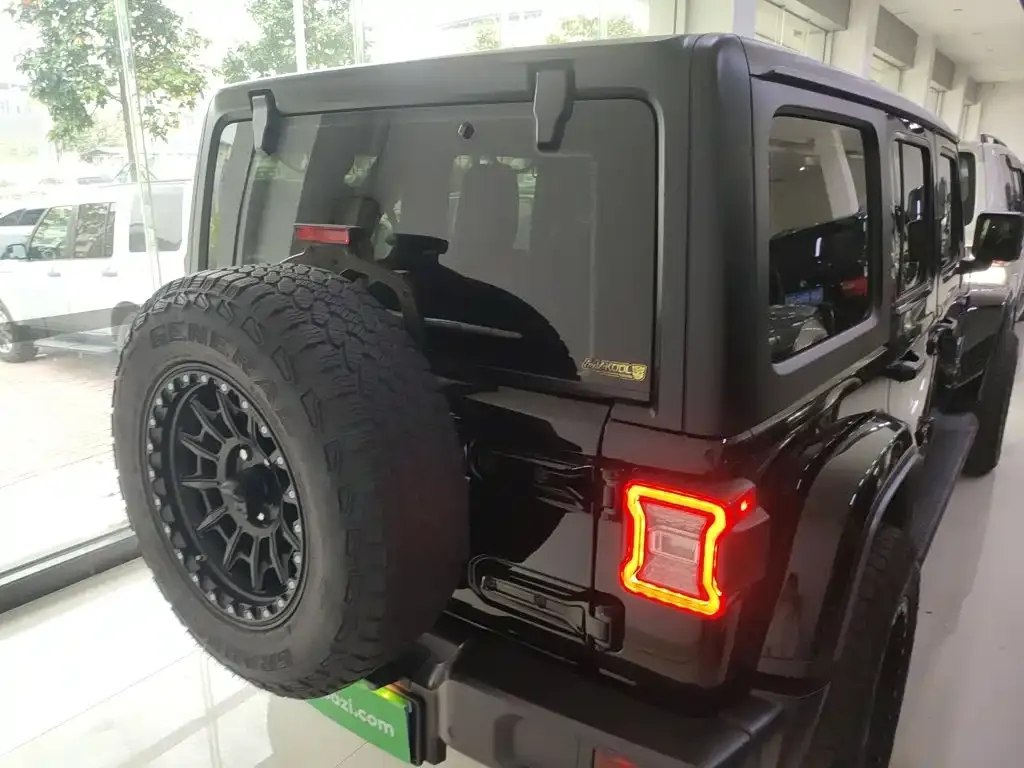 Jeep Wrangler — фото 9