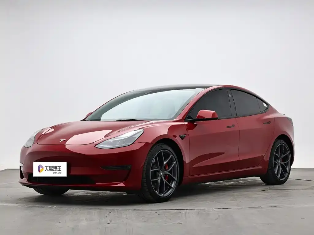 Tesla Model 3 — фото 1