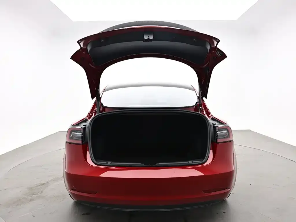 Tesla Model 3 — фото 10