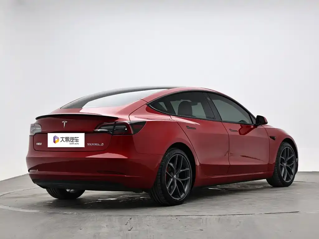 Tesla Model 3 — фото 9