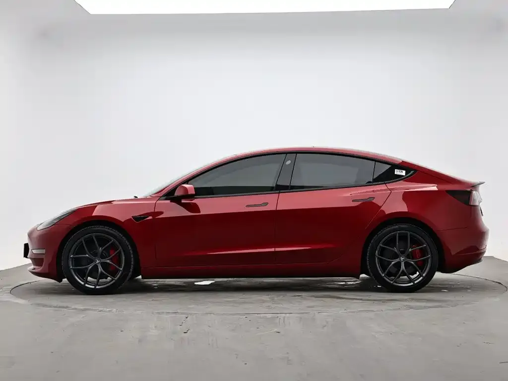 Tesla Model 3 — фото 3