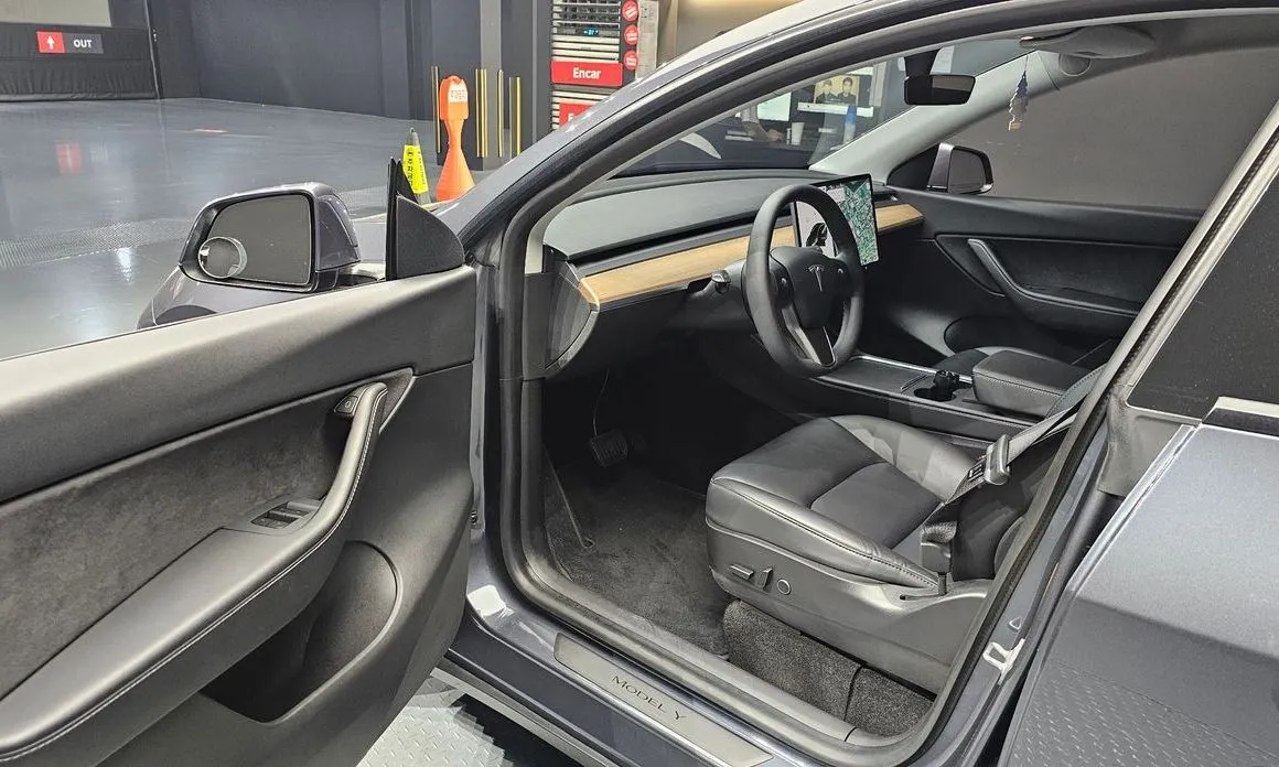 Tesla Model Y — фото 10