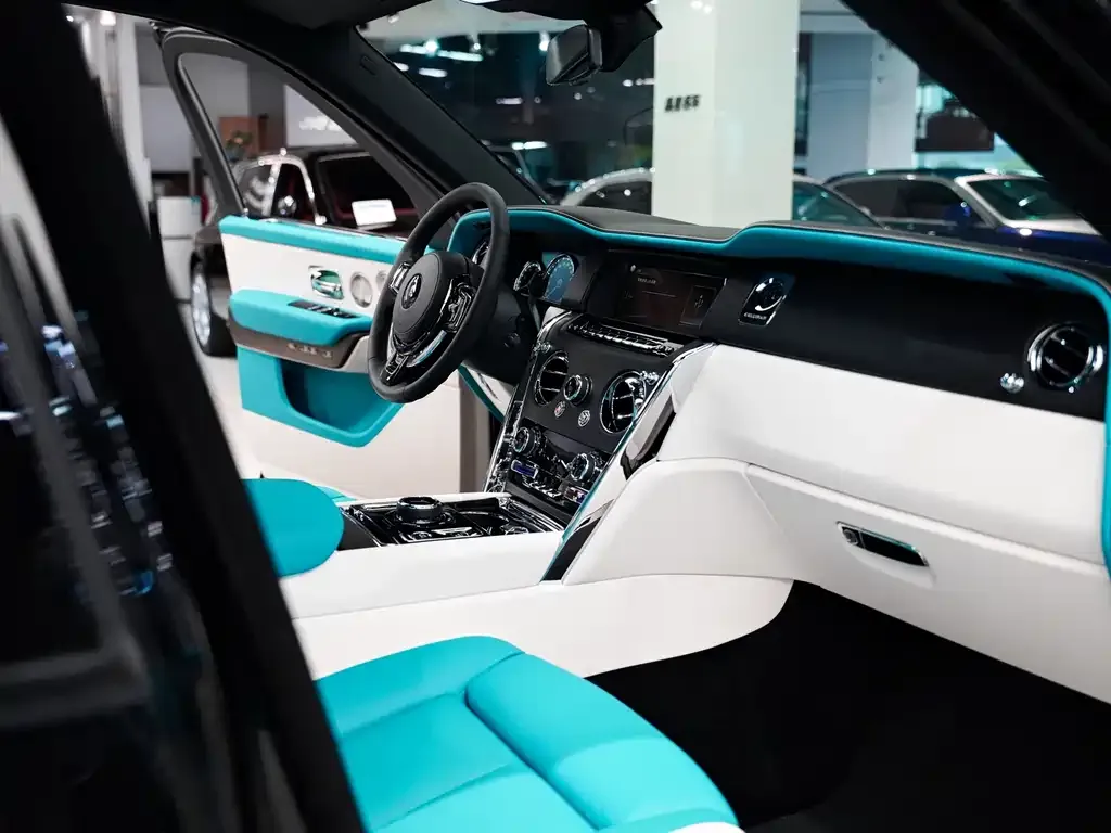 Rolls-Royce Cullinan — фото 10