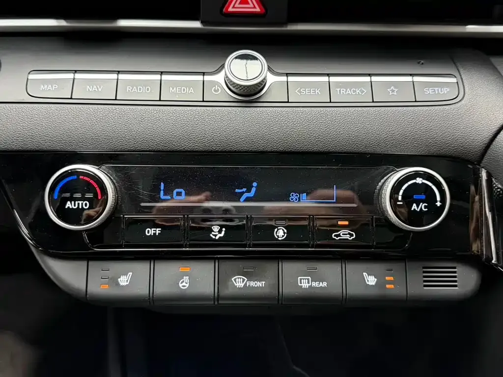 Hyundai Elantra — фото 10