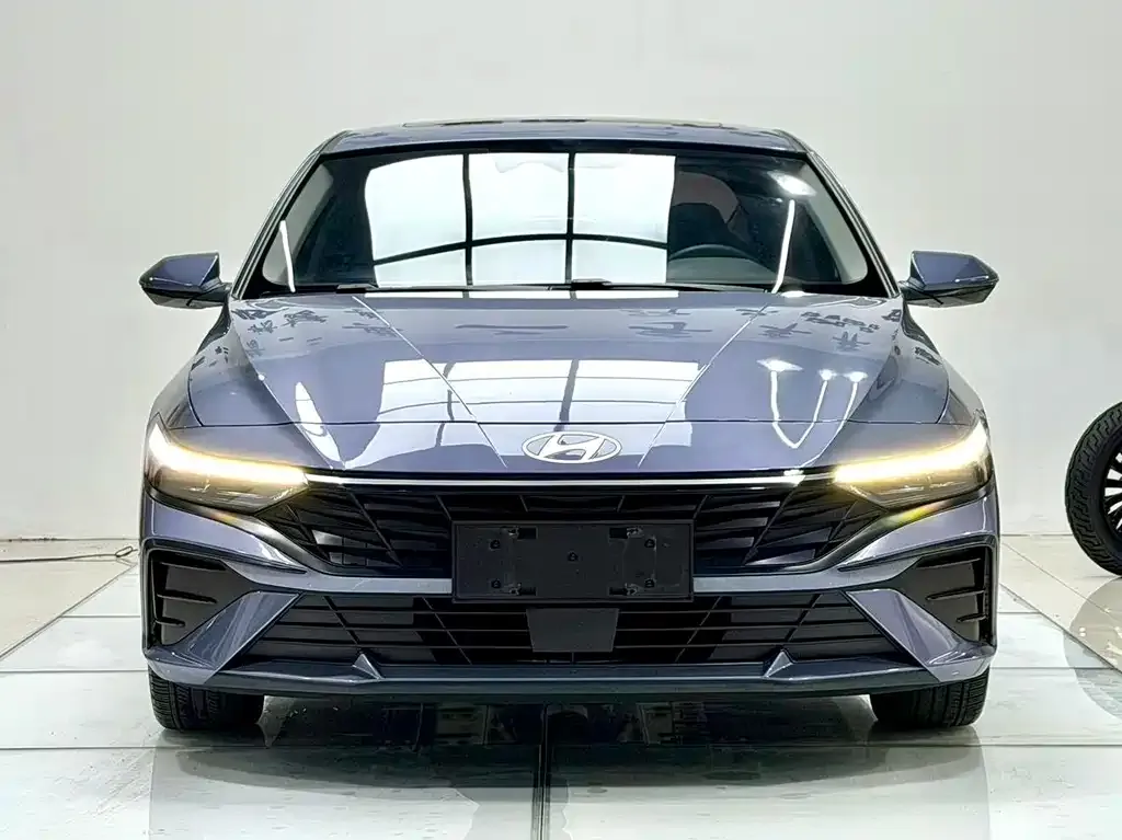 Hyundai Elantra — фото 3
